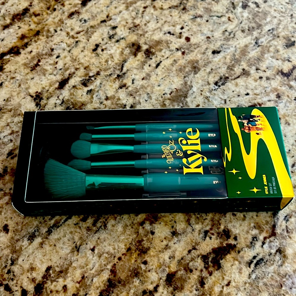 Kylie makeup brushes